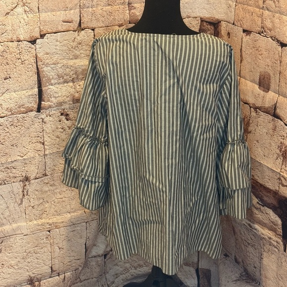 Jane and Delancey Striped blue Women's Top size large - Picture 2 of 3